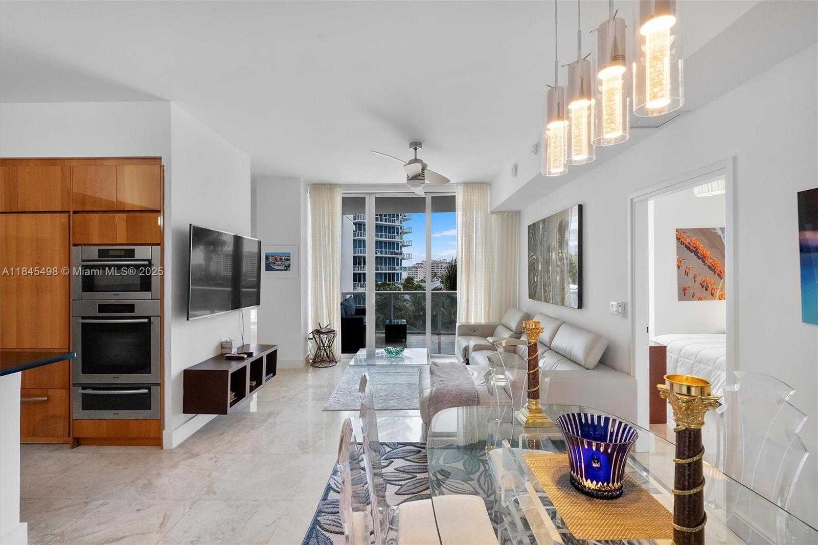 Small Image of 50 SOUTH POINTE DR #704, Miami Beach Number 7