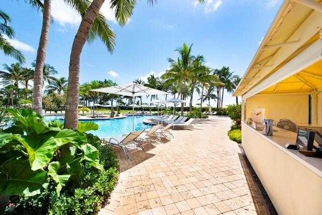 Small Image of 50 SOUTH POINTE DR #704, Miami Beach Number 9