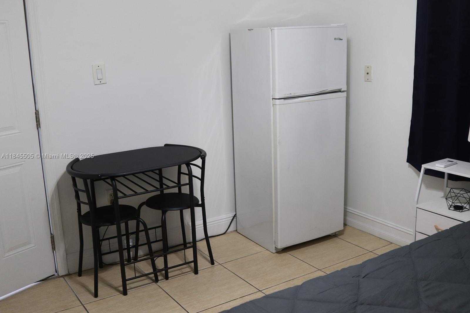 Small Image of Hialeah Number 4