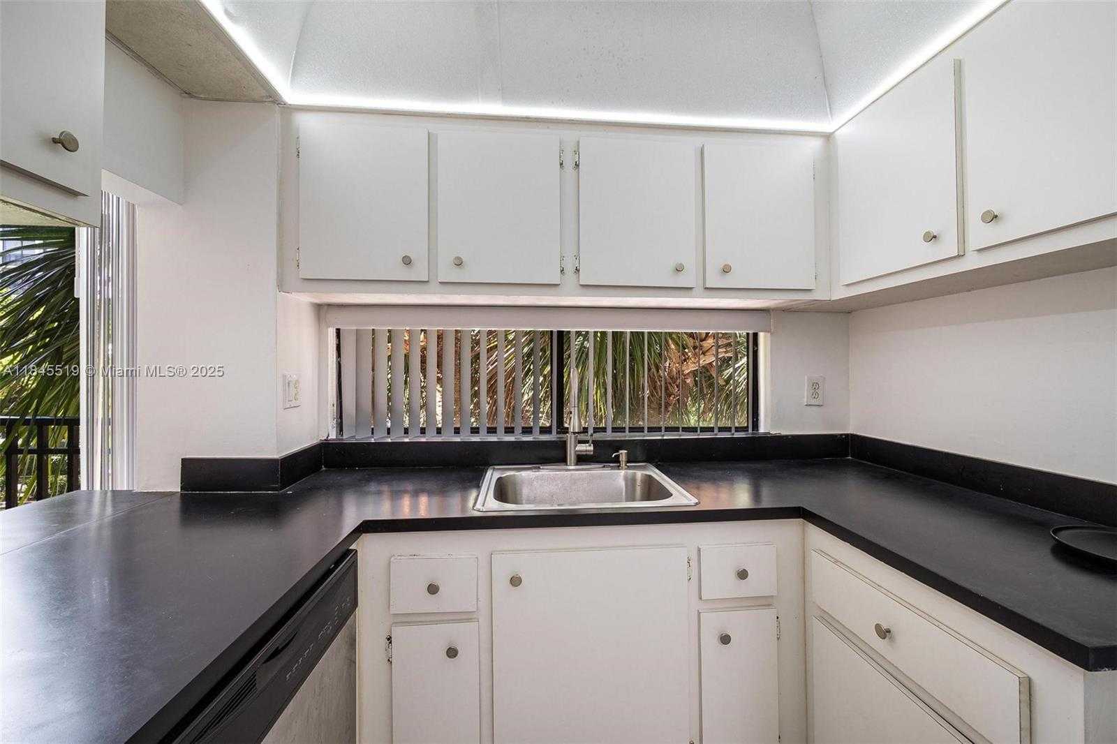 Small Image of 16909 NORTH BAY RD #305, Sunny Isles Beach Number 11