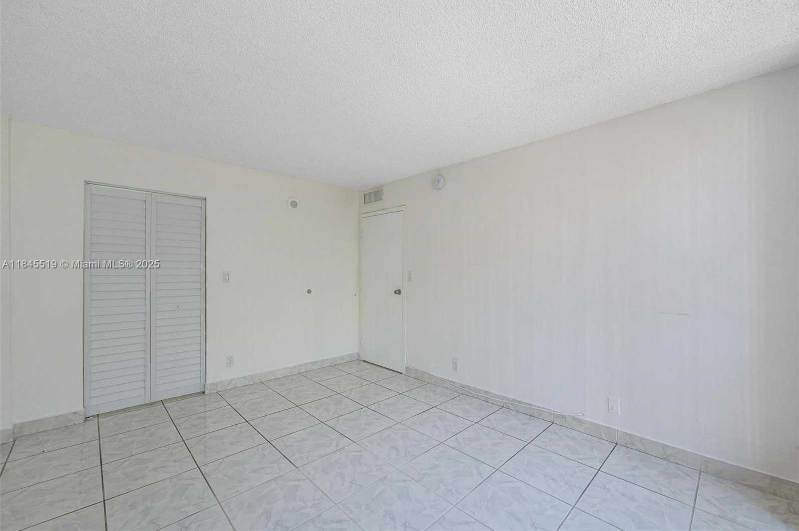 Small Image of 16909 NORTH BAY RD #305, Sunny Isles Beach Number 13