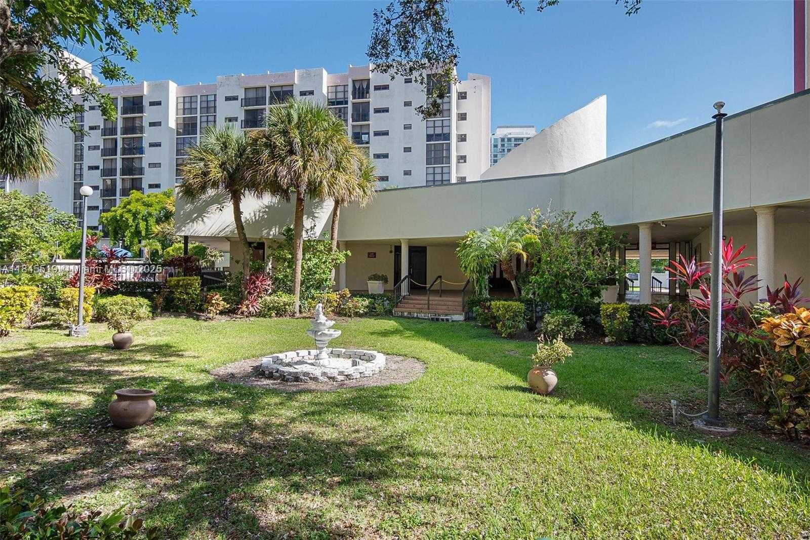 Small Image of 16909 NORTH BAY RD #305, Sunny Isles Beach Number 21