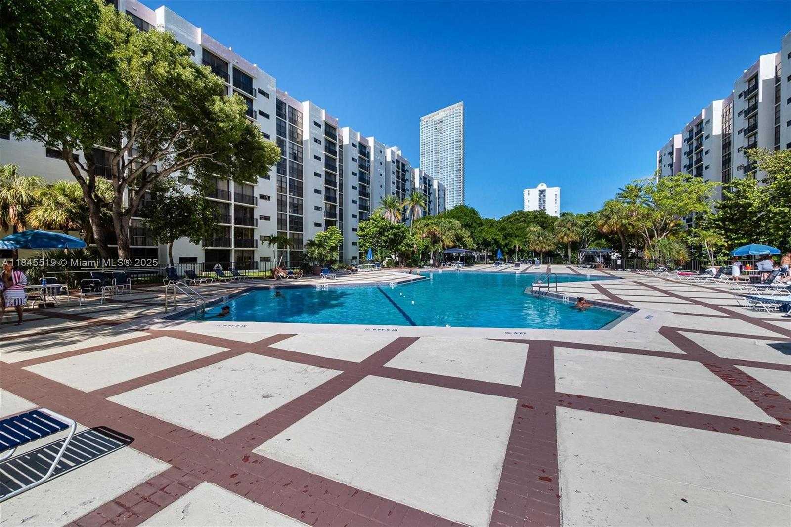 Small Image of 16909 NORTH BAY RD #305, Sunny Isles Beach Number 22