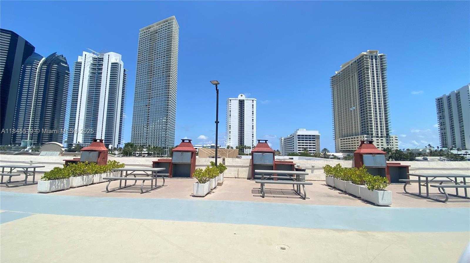 Small Image of 16909 NORTH BAY RD #305, Sunny Isles Beach Number 23