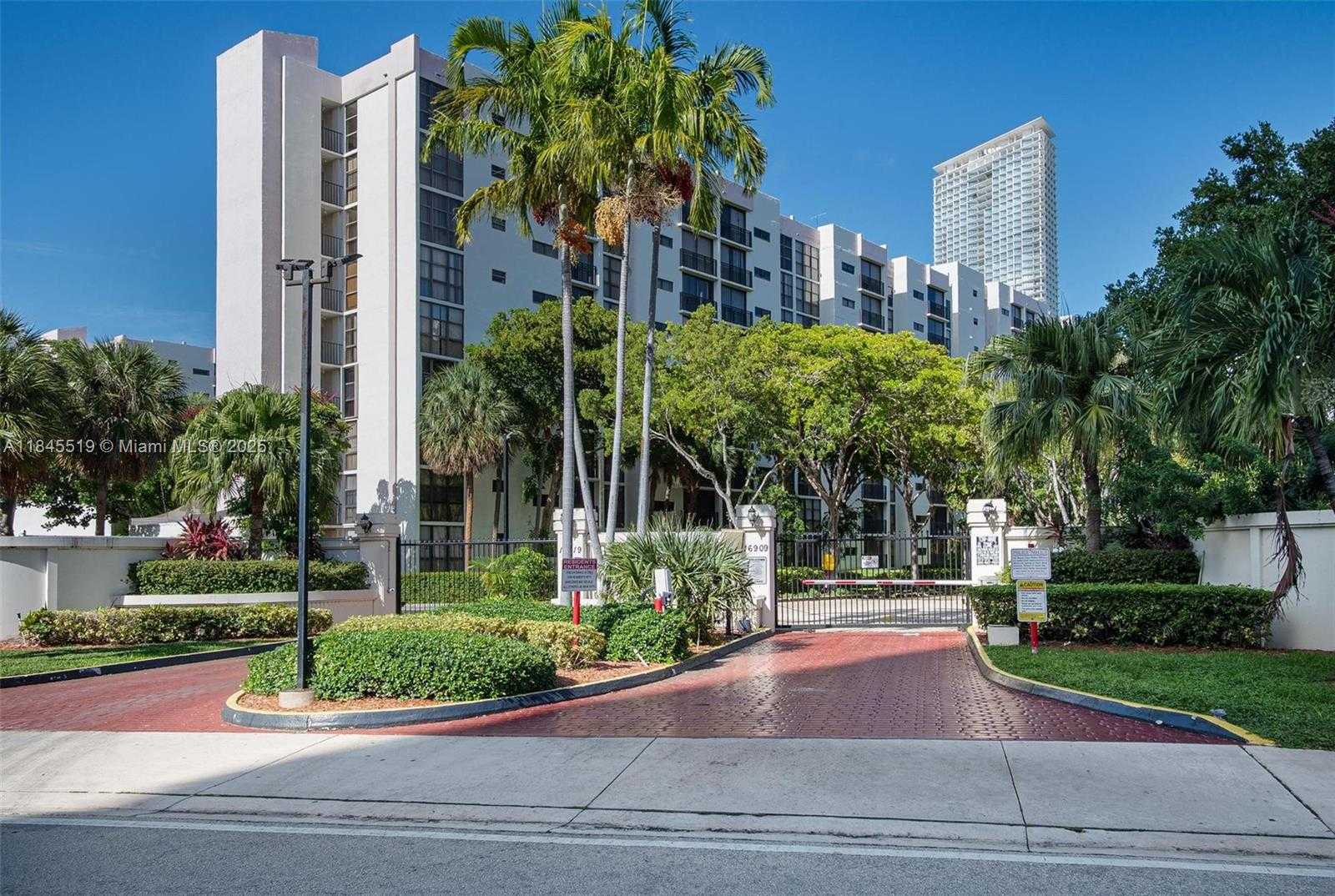 Small Image of 16909 NORTH BAY RD #305, Sunny Isles Beach Number 27