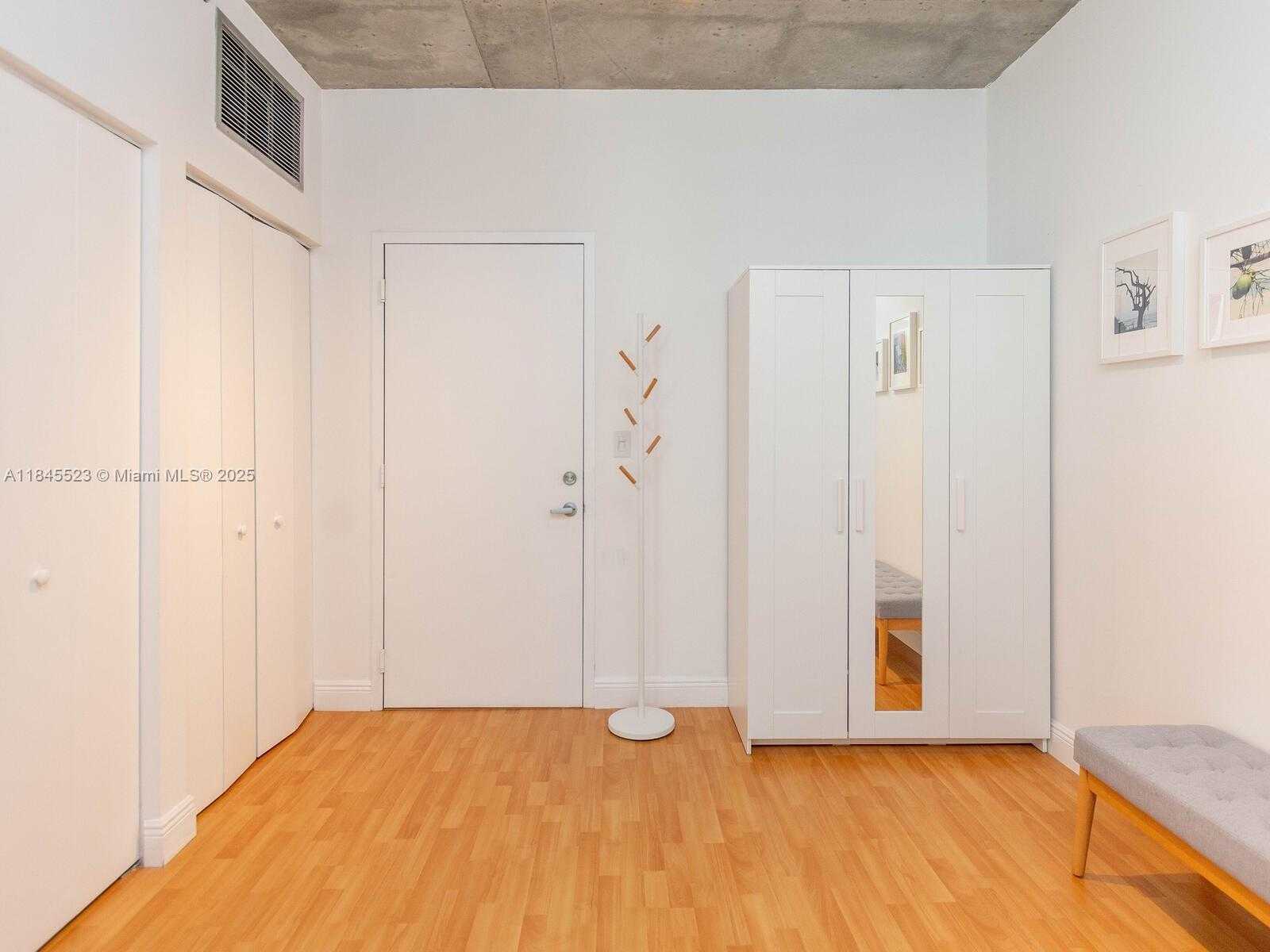 Small Image of 690 SOUTH WEST 1 CT #1127, Miami Number 10