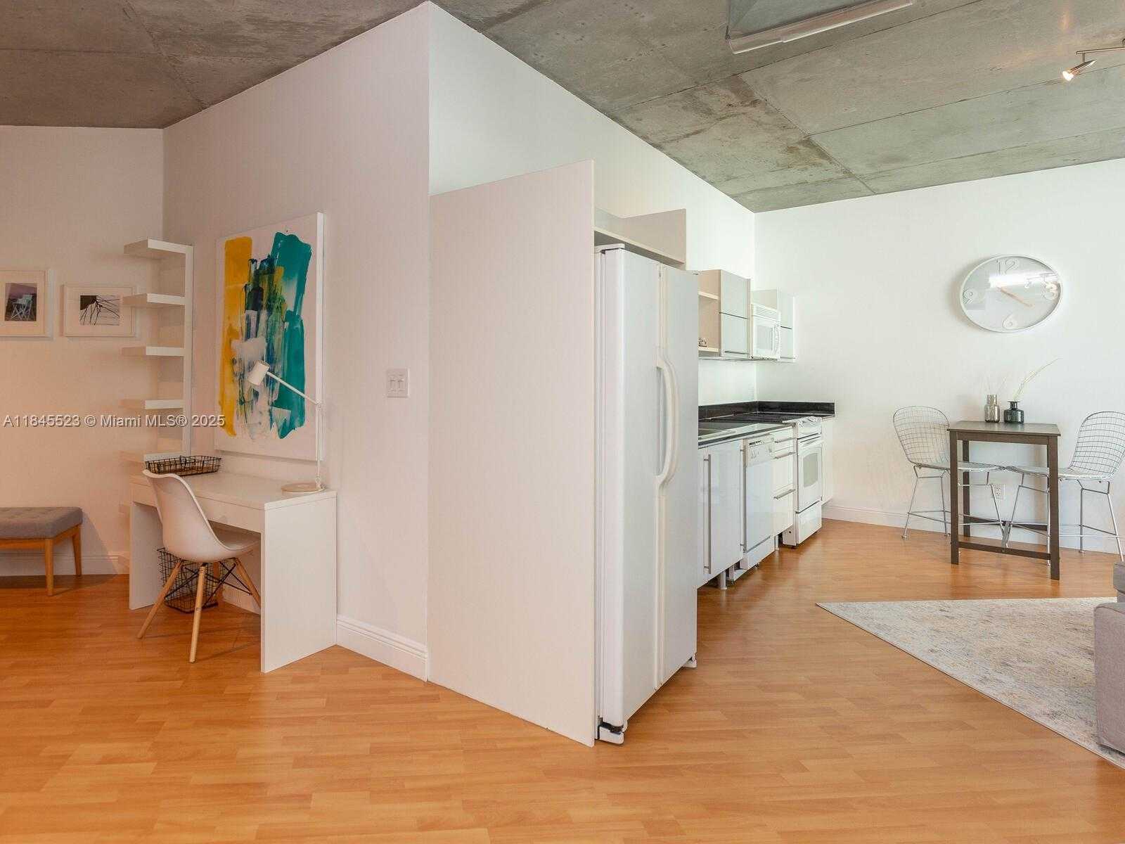 Small Image of 690 SOUTH WEST 1 CT #1127, Miami Number 12