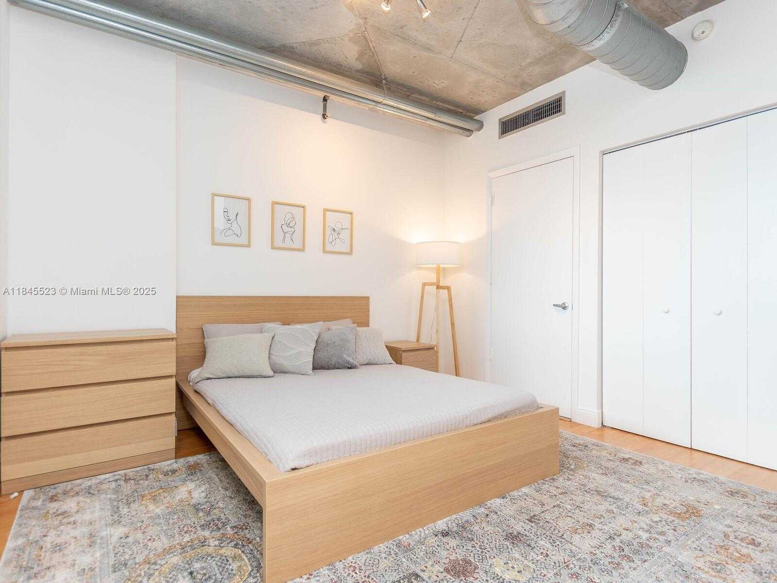 Small Image of 690 SOUTH WEST 1 CT #1127, Miami Number 14