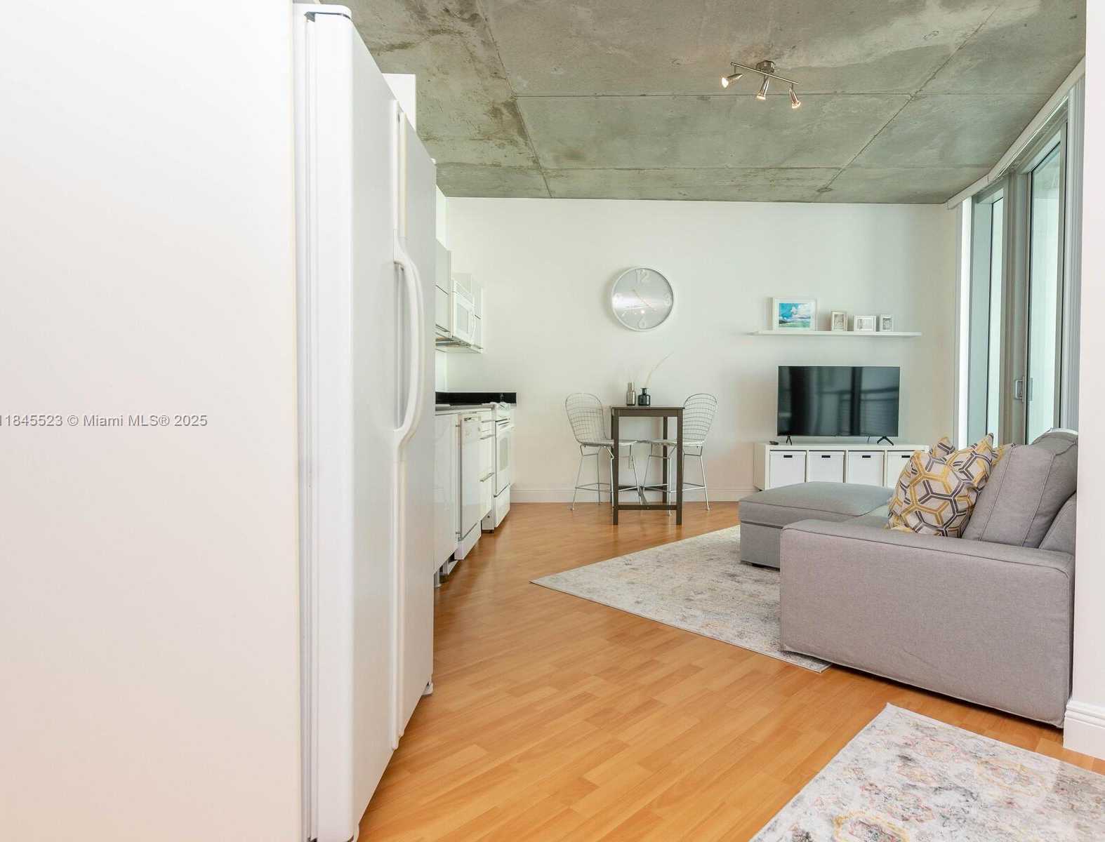Small Image of 690 SOUTH WEST 1 CT #1127, Miami Number 16