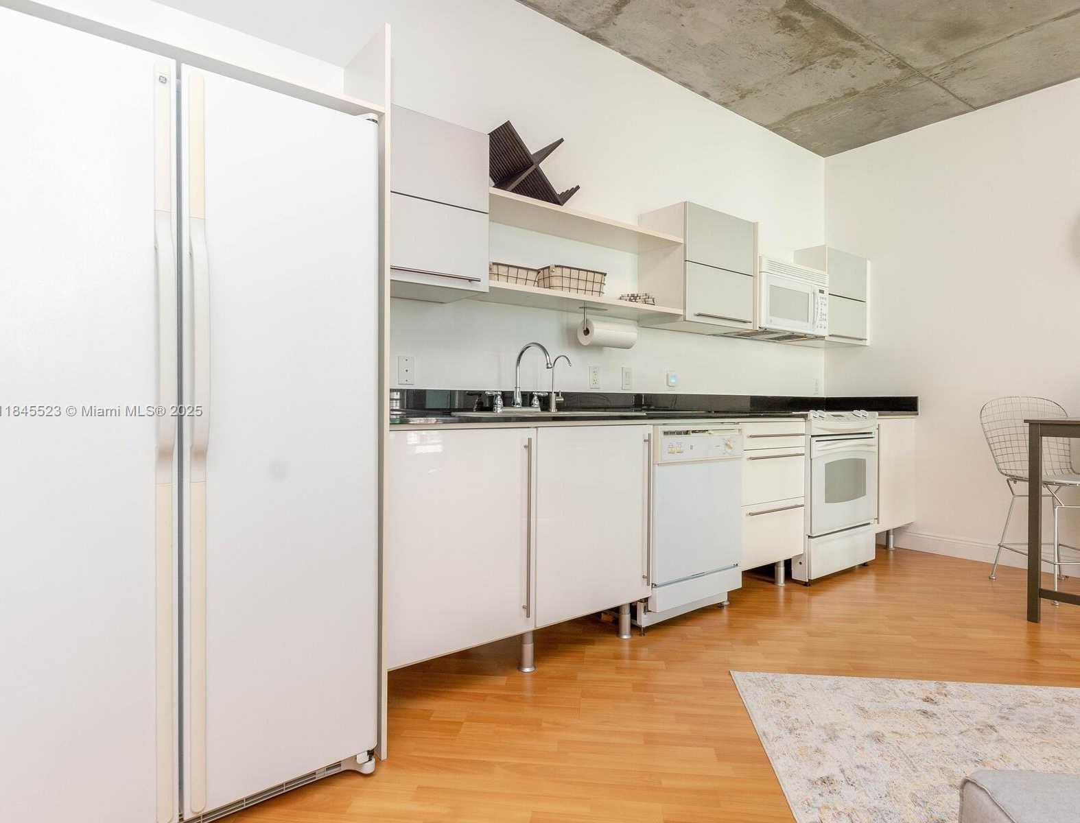Small Image of 690 SOUTH WEST 1 CT #1127, Miami Number 17