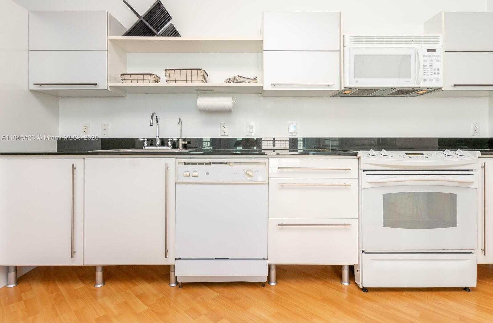 Small Image of 690 SOUTH WEST 1 CT #1127, Miami Number 18