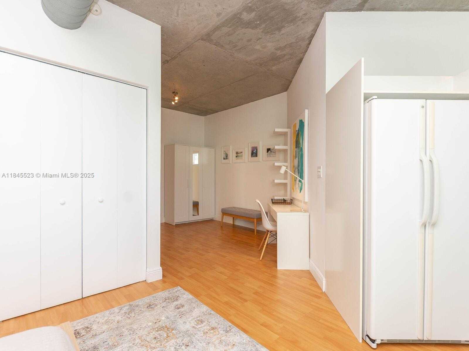 Small Image of 690 SOUTH WEST 1 CT #1127, Miami Number 20