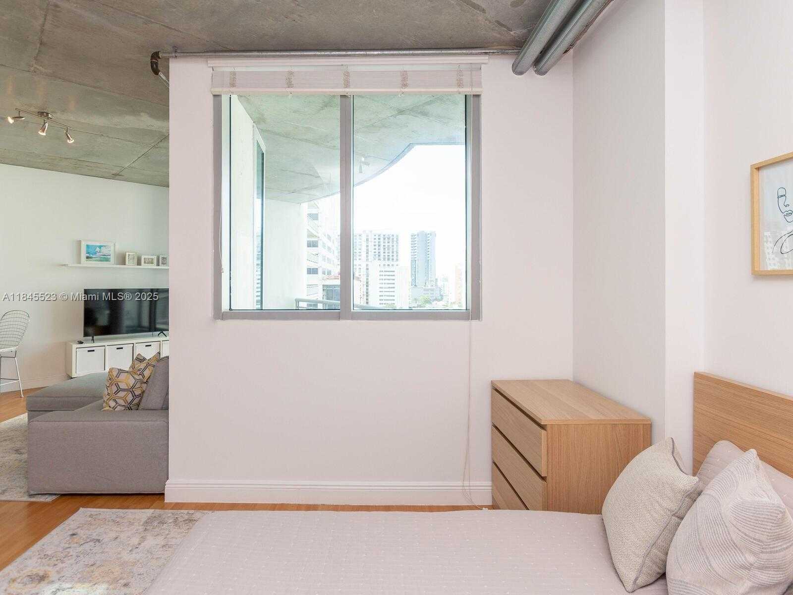 Small Image of 690 SOUTH WEST 1 CT #1127, Miami Number 21
