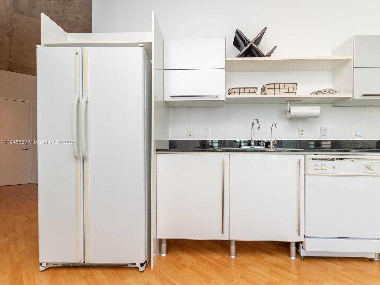 Small Image of 690 SOUTH WEST 1 CT #1127, Miami Number 23