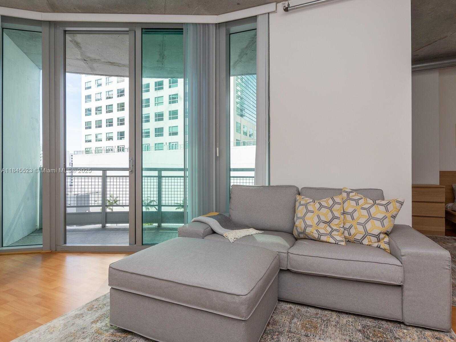 Small Image of 690 SOUTH WEST 1 CT #1127, Miami Number 25
