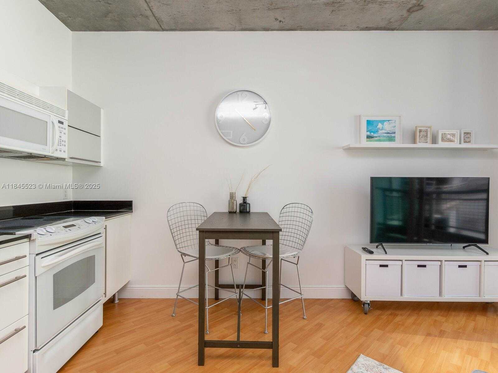 Small Image of 690 SOUTH WEST 1 CT #1127, Miami Number 3