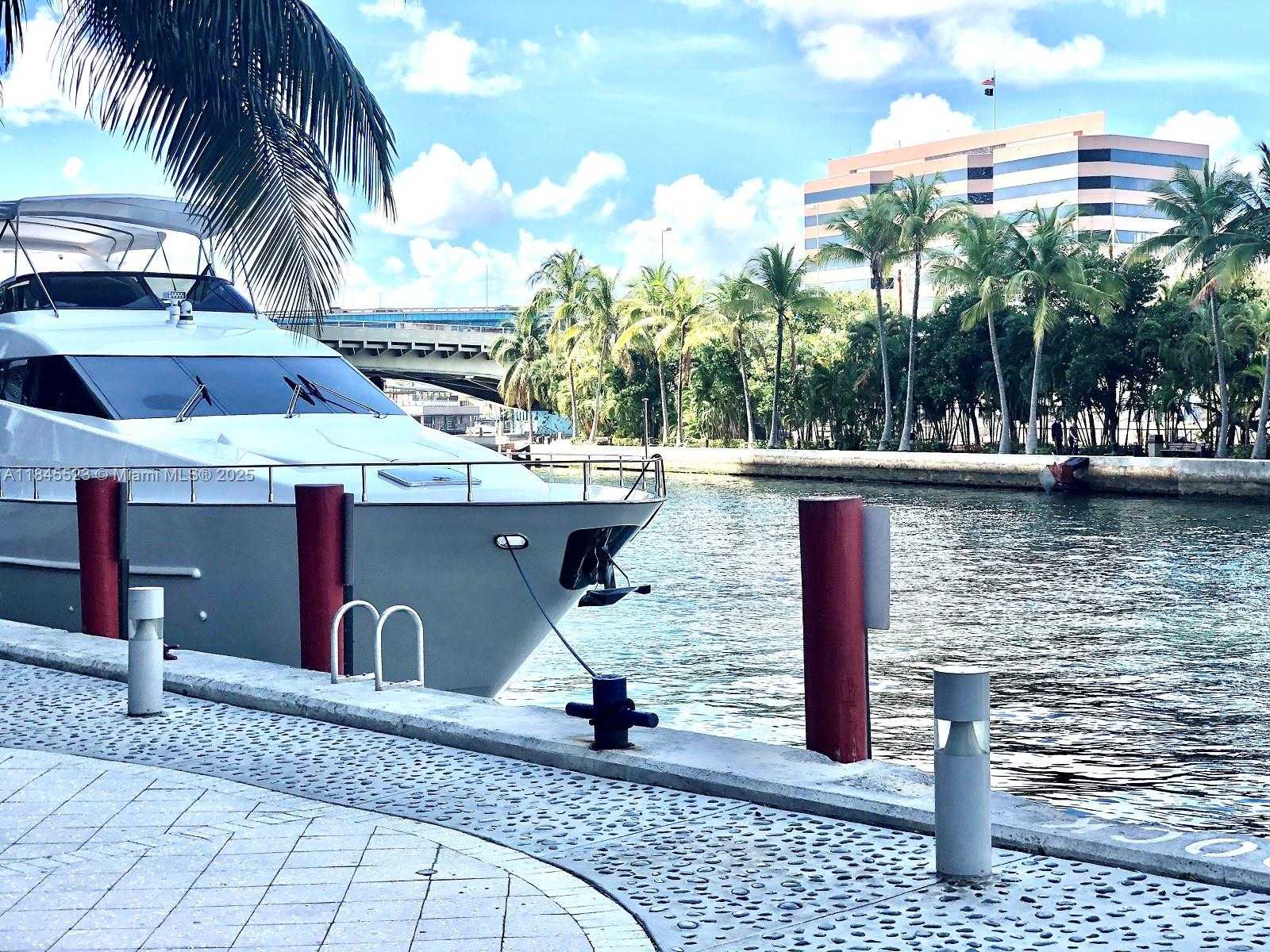 Small Image of 690 SOUTH WEST 1 CT #1127, Miami Number 33