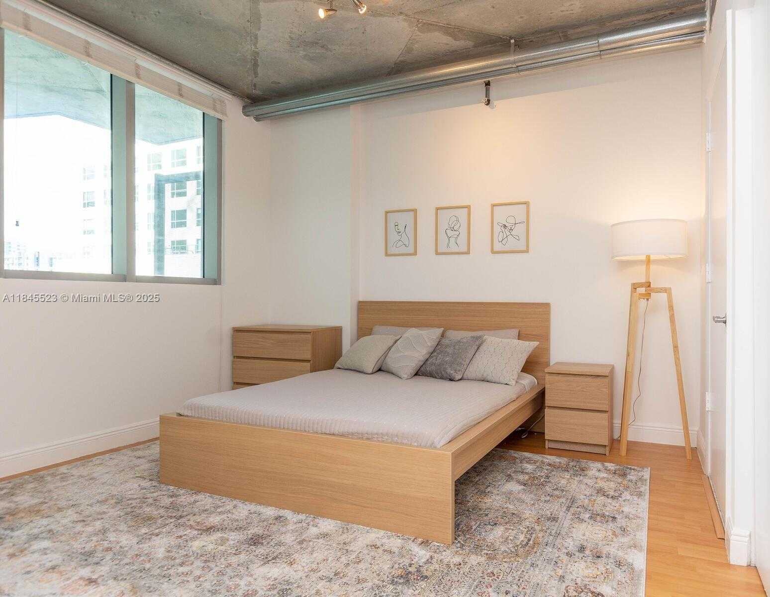 Small Image of 690 SOUTH WEST 1 CT #1127, Miami Number 4