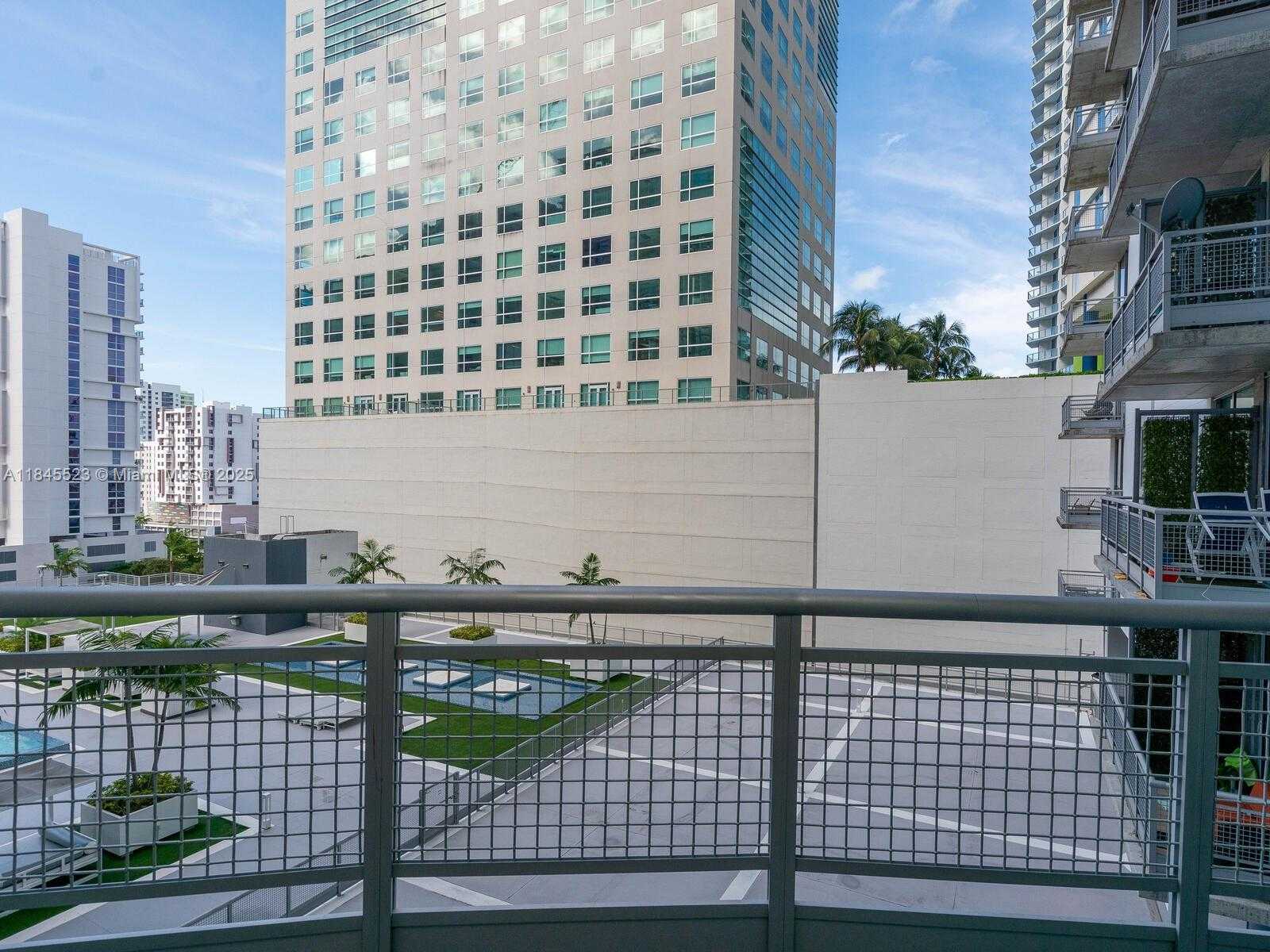 Small Image of 690 SOUTH WEST 1 CT #1127, Miami Number 43