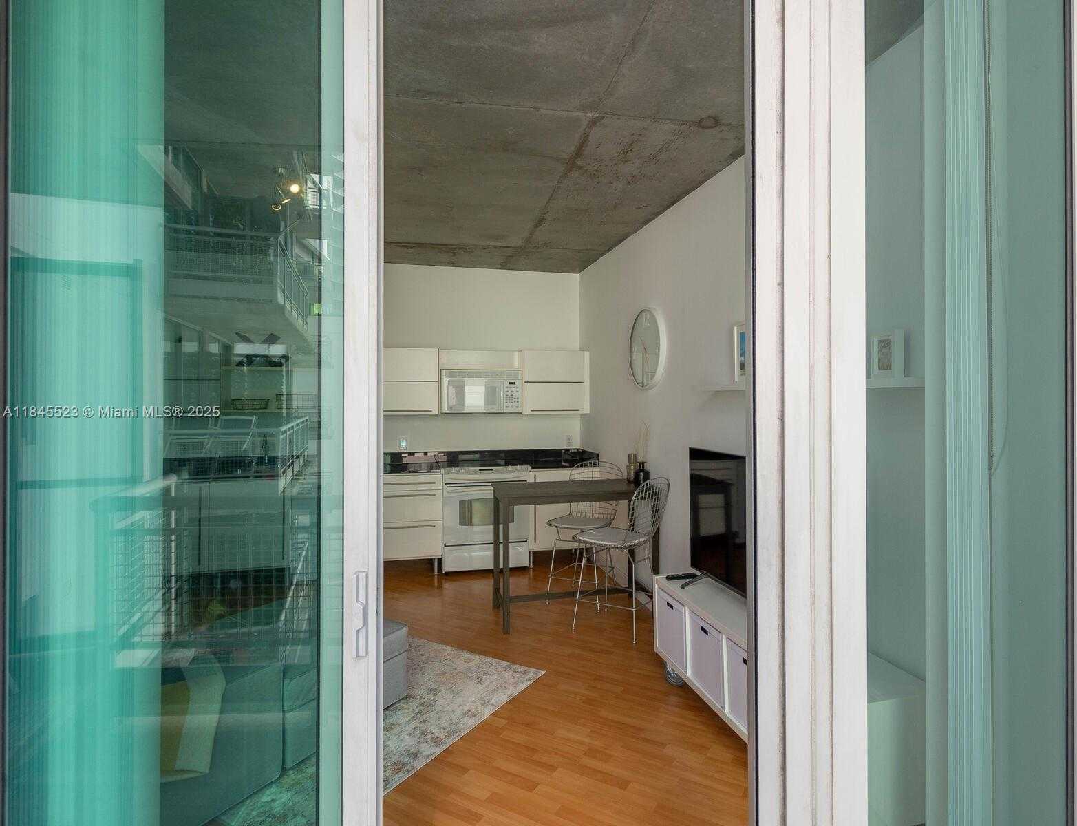Small Image of 690 SOUTH WEST 1 CT #1127, Miami Number 44