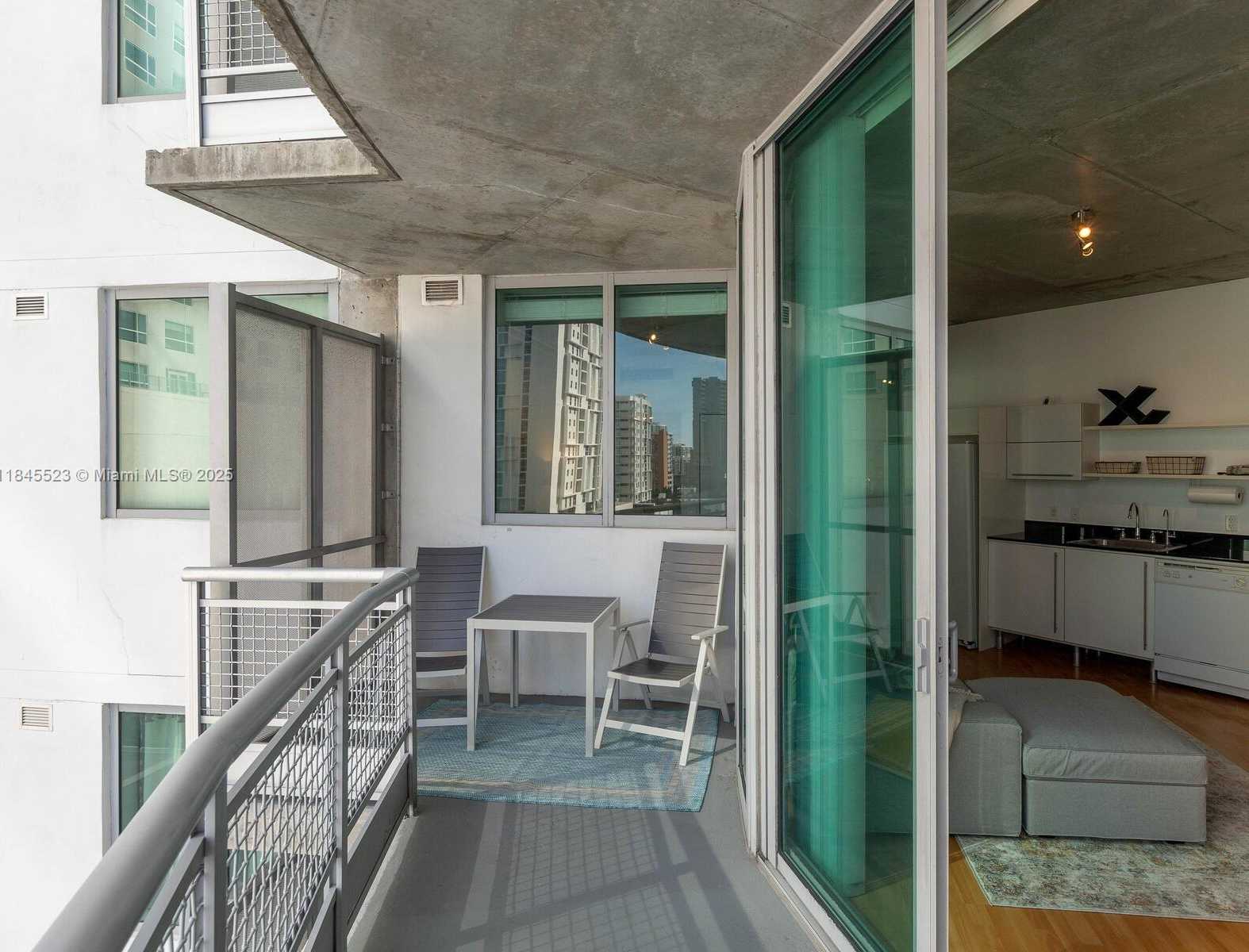 Small Image of 690 SOUTH WEST 1 CT #1127, Miami Number 45