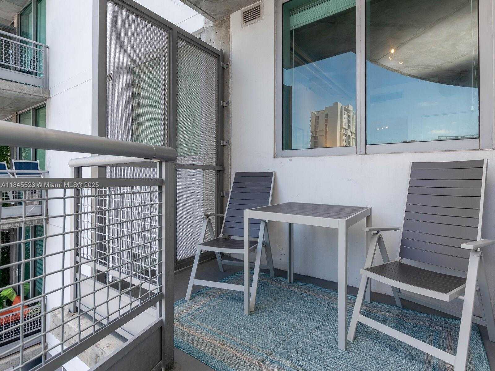 Small Image of 690 SOUTH WEST 1 CT #1127, Miami Number 7