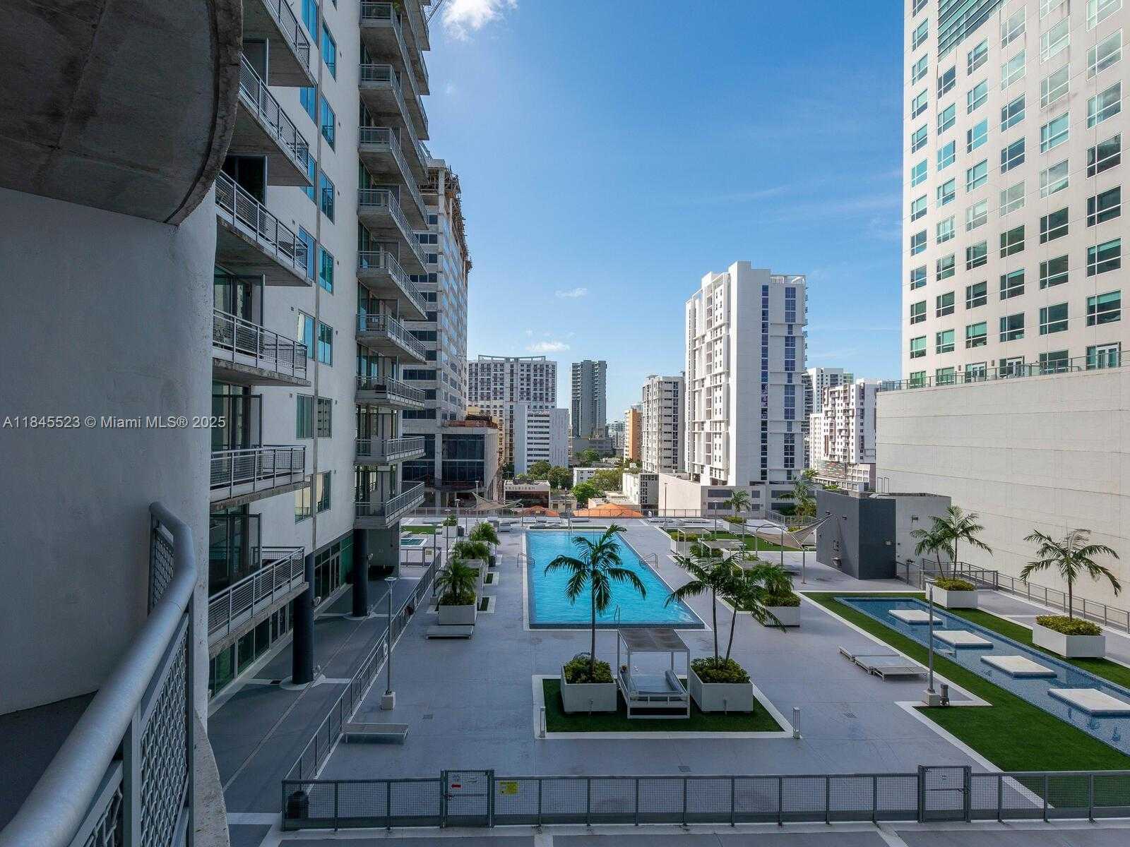 Small Image of 690 SOUTH WEST 1 CT #1127, Miami Number 8