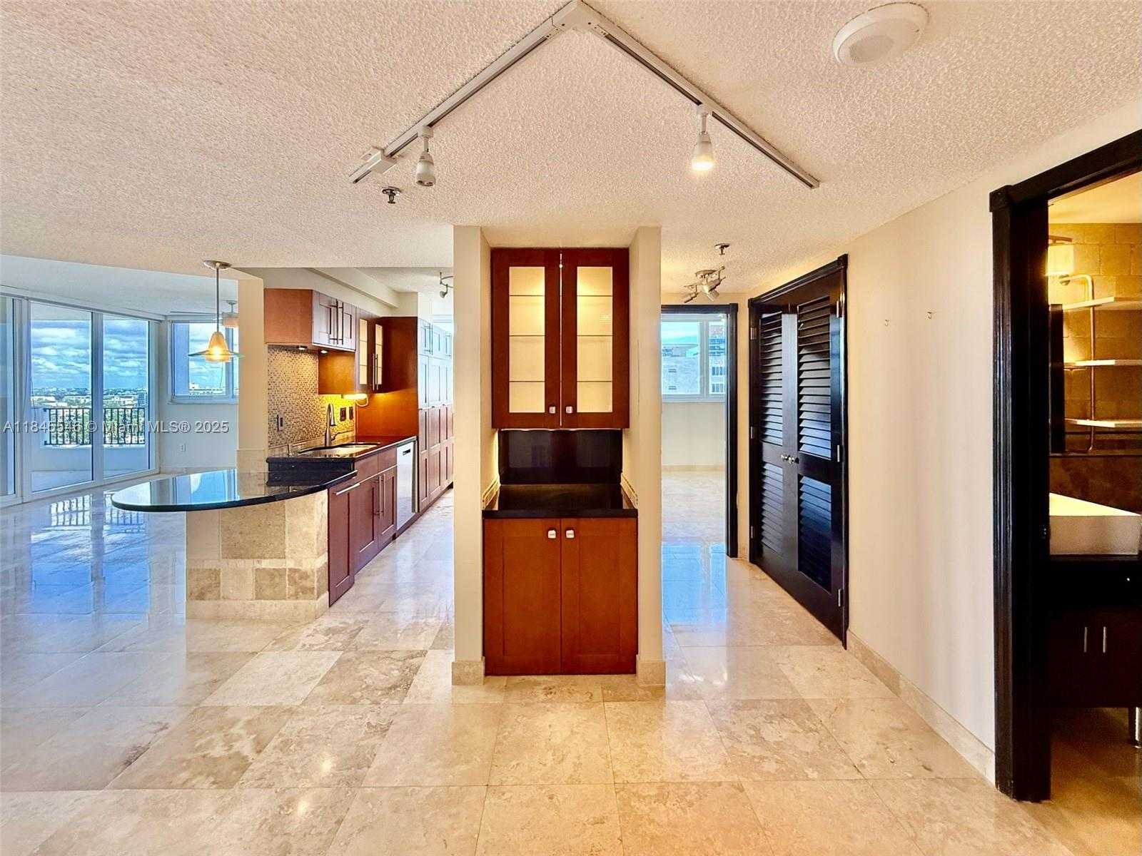 Small Image of 6422 COLLINS AVE #1403, Miami Beach Number 4