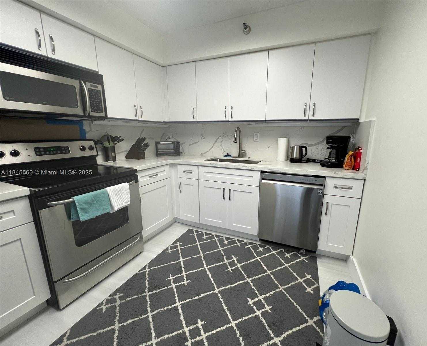 Small Image of 3530 MYSTIC POINTE DR #1903, Aventura Number 20