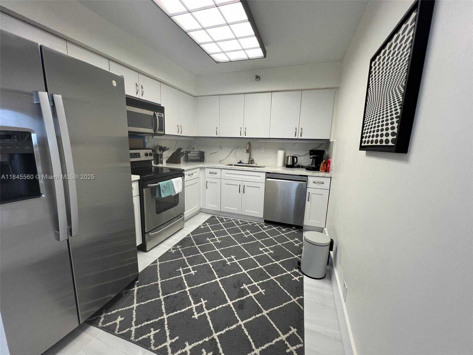 Small Image of 3530 MYSTIC POINTE DR #1903, Aventura Number 22