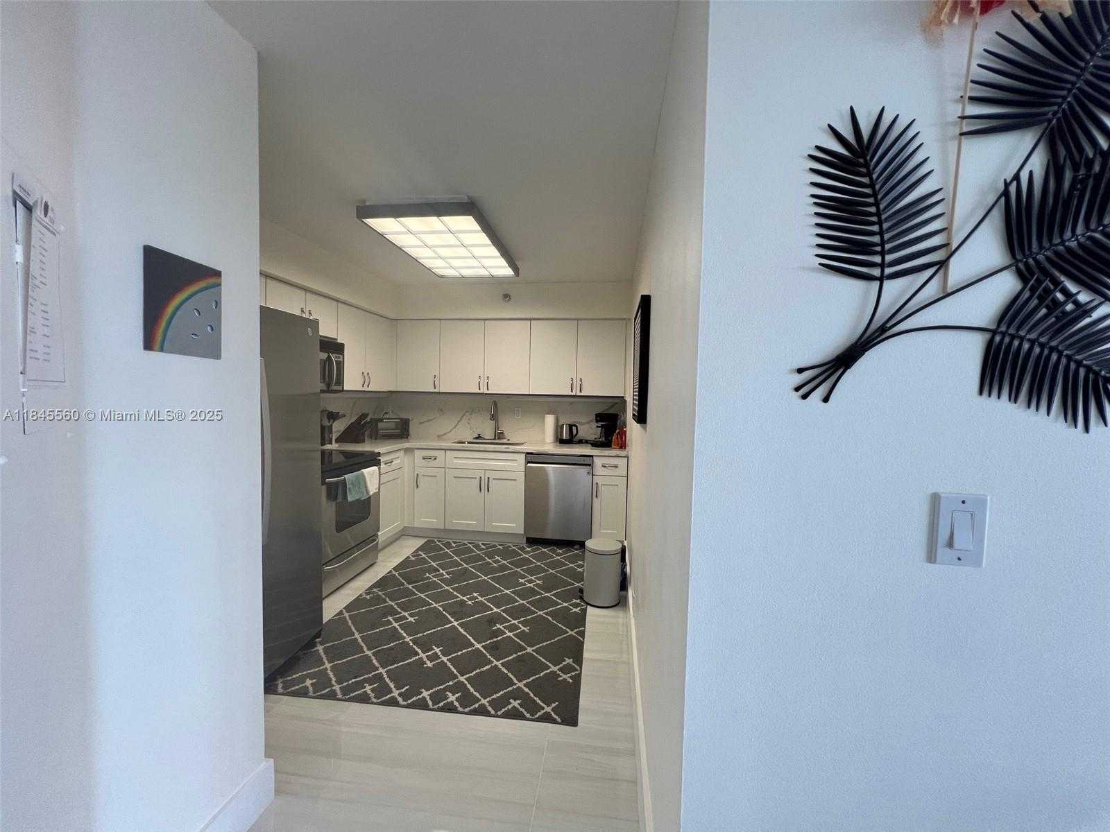 Small Image of 3530 MYSTIC POINTE DR #1903, Aventura Number 24