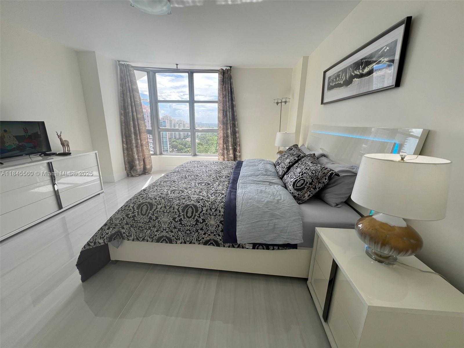 Small Image of 3530 MYSTIC POINTE DR #1903, Aventura Number 25
