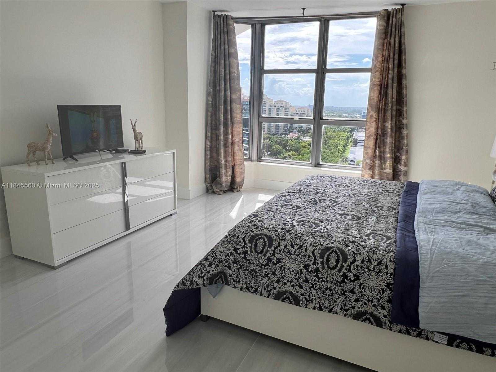 Small Image of 3530 MYSTIC POINTE DR #1903, Aventura Number 26