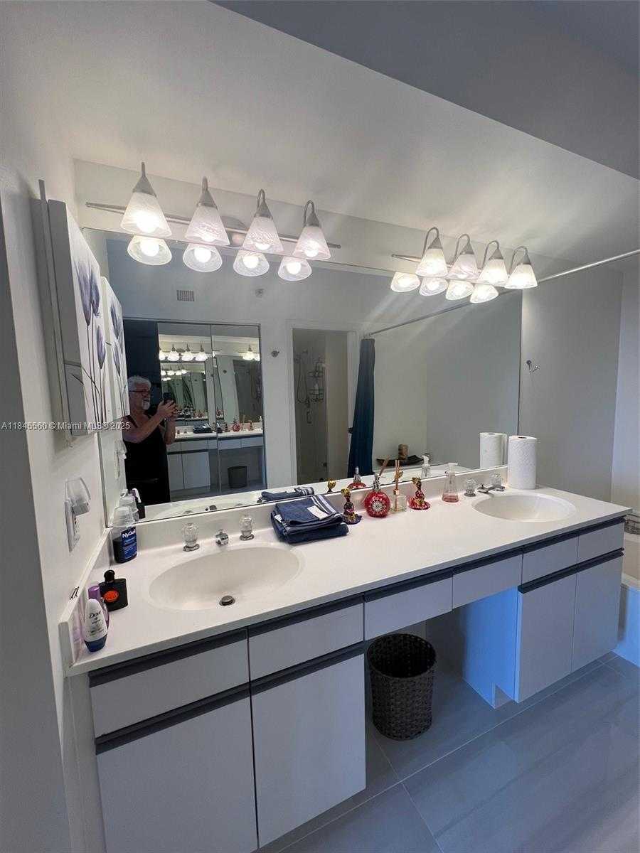 Small Image of 3530 MYSTIC POINTE DR #1903, Aventura Number 30