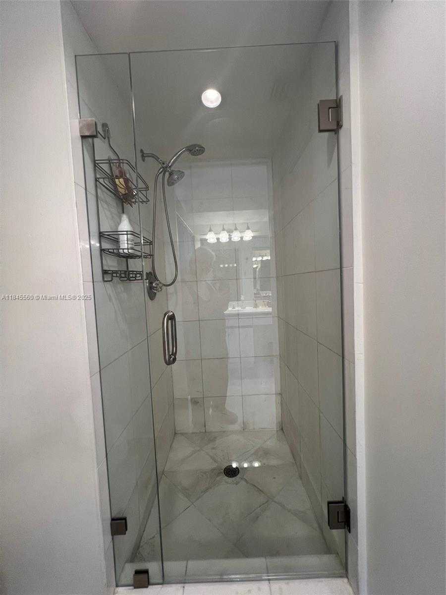Small Image of 3530 MYSTIC POINTE DR #1903, Aventura Number 31