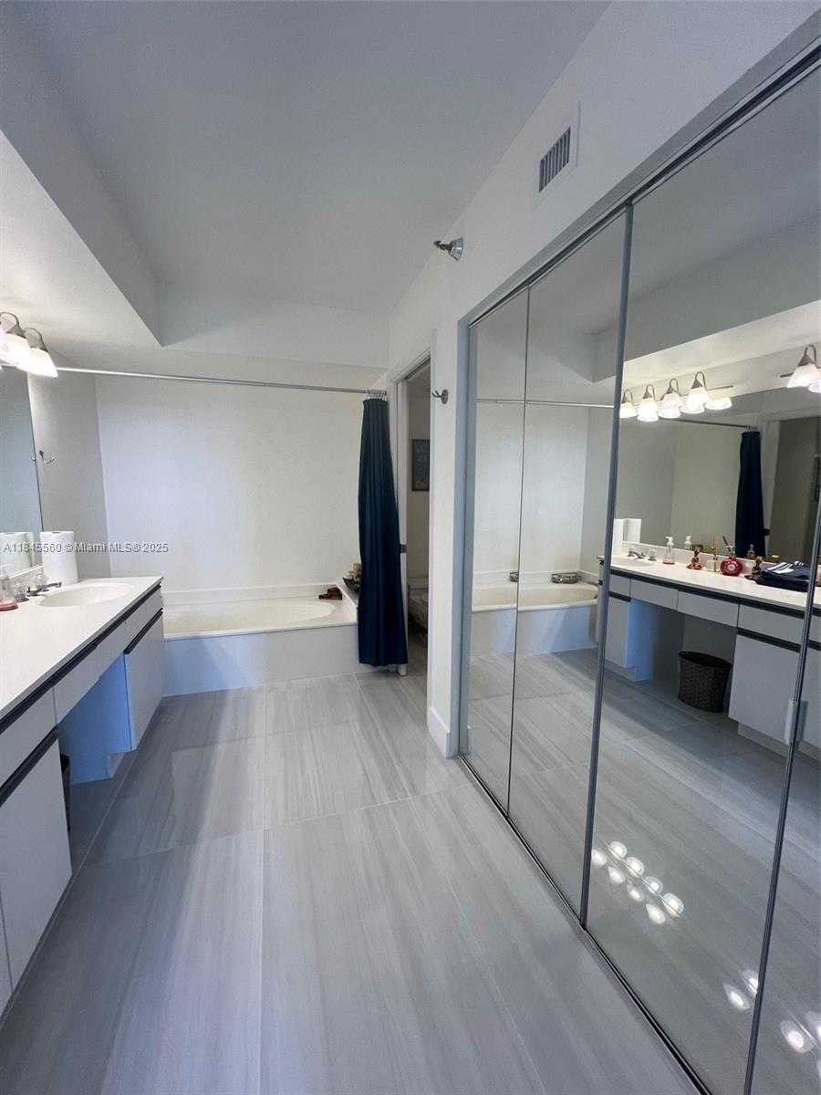 Small Image of 3530 MYSTIC POINTE DR #1903, Aventura Number 32