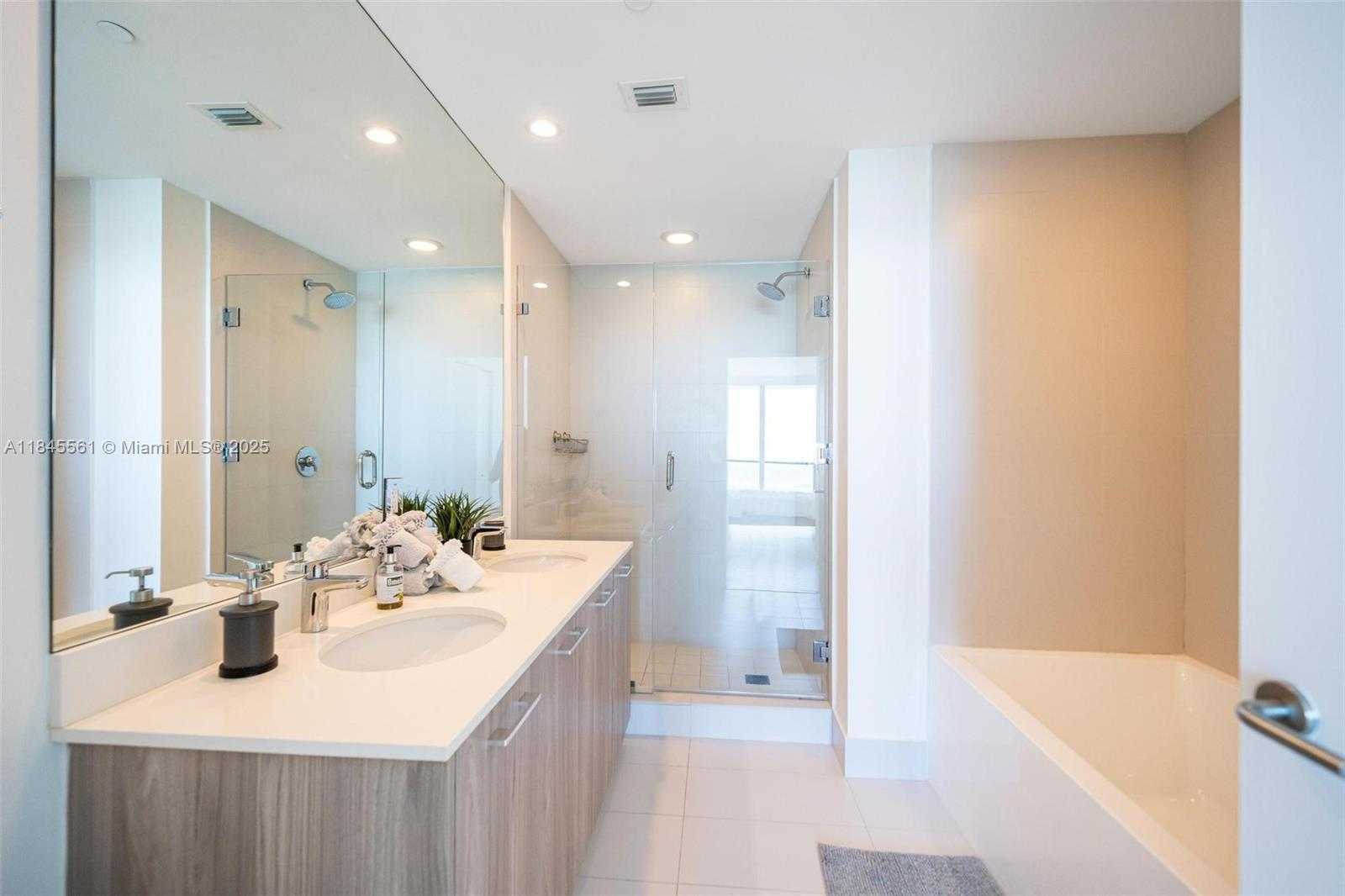Small Image of 501 NORTH EAST 31ST ST #3501, Miami Number 22
