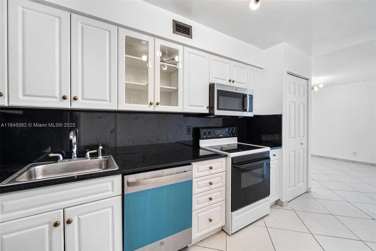 Small Image of 6770 INDIAN CREEK DR #11T, Miami Beach Number 6