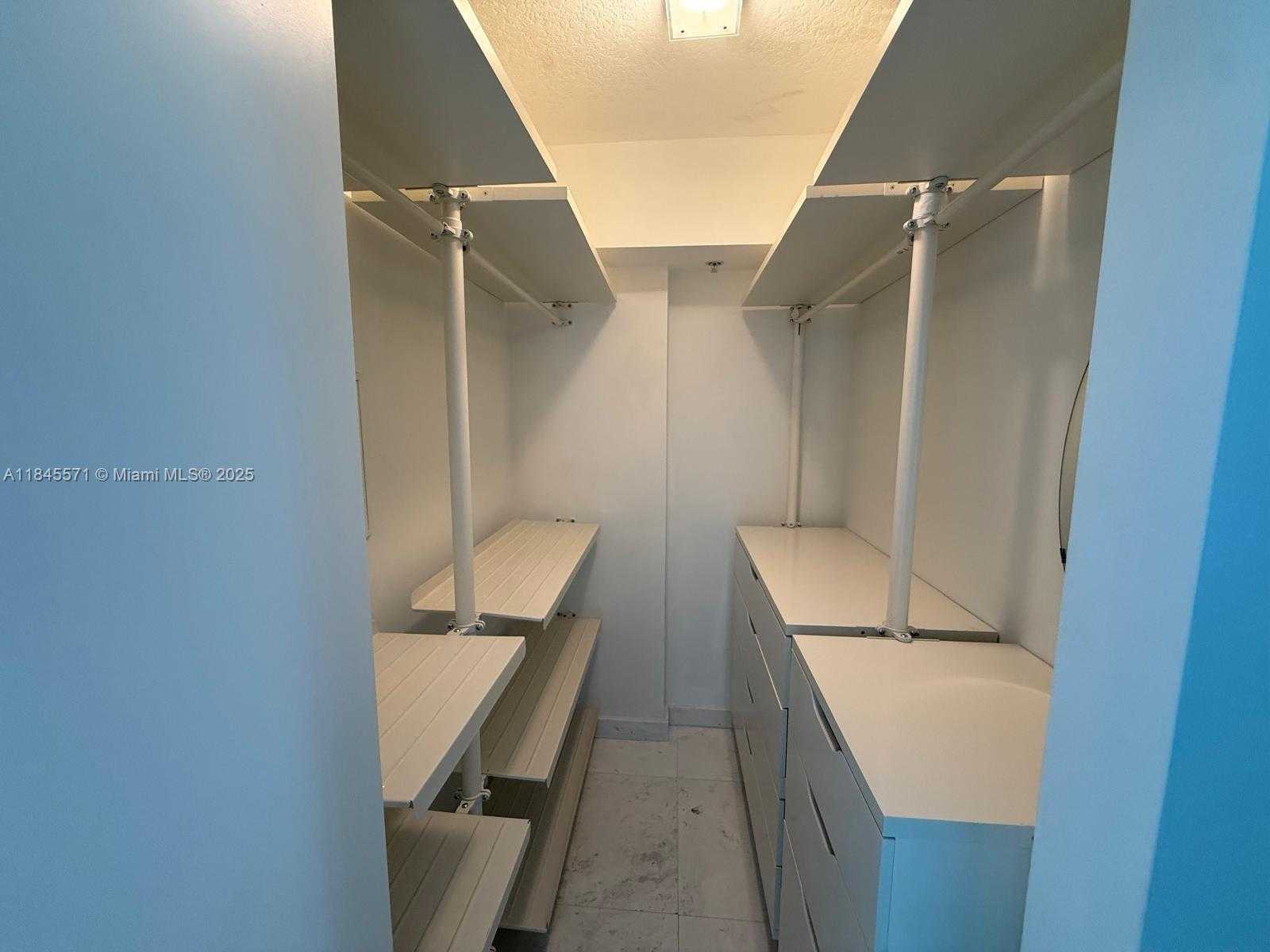 Small Image of 325 SOUTH BISCAYNE BLVD #819, Miami Number 10