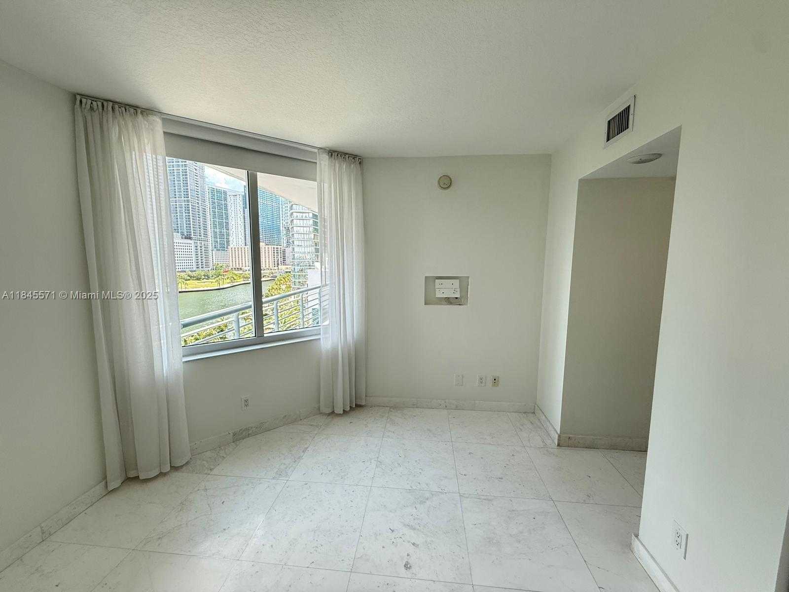 Small Image of 325 SOUTH BISCAYNE BLVD #819, Miami Number 11