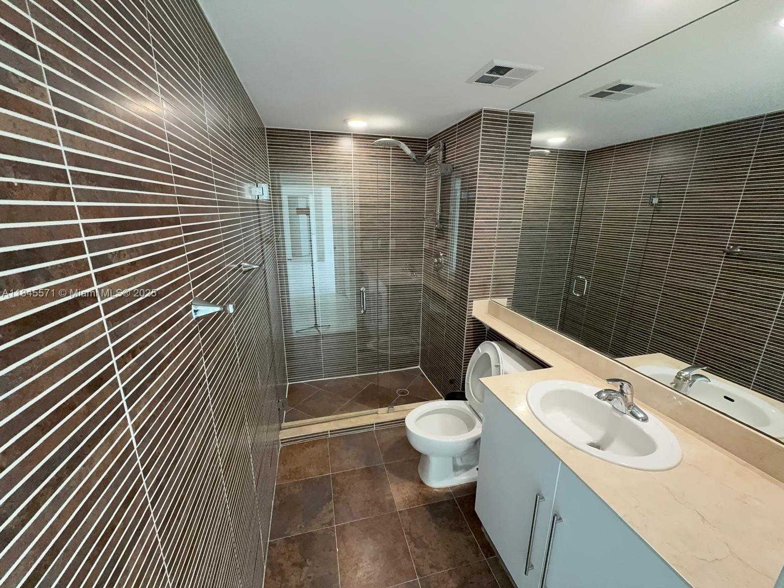 Small Image of 325 SOUTH BISCAYNE BLVD #819, Miami Number 12