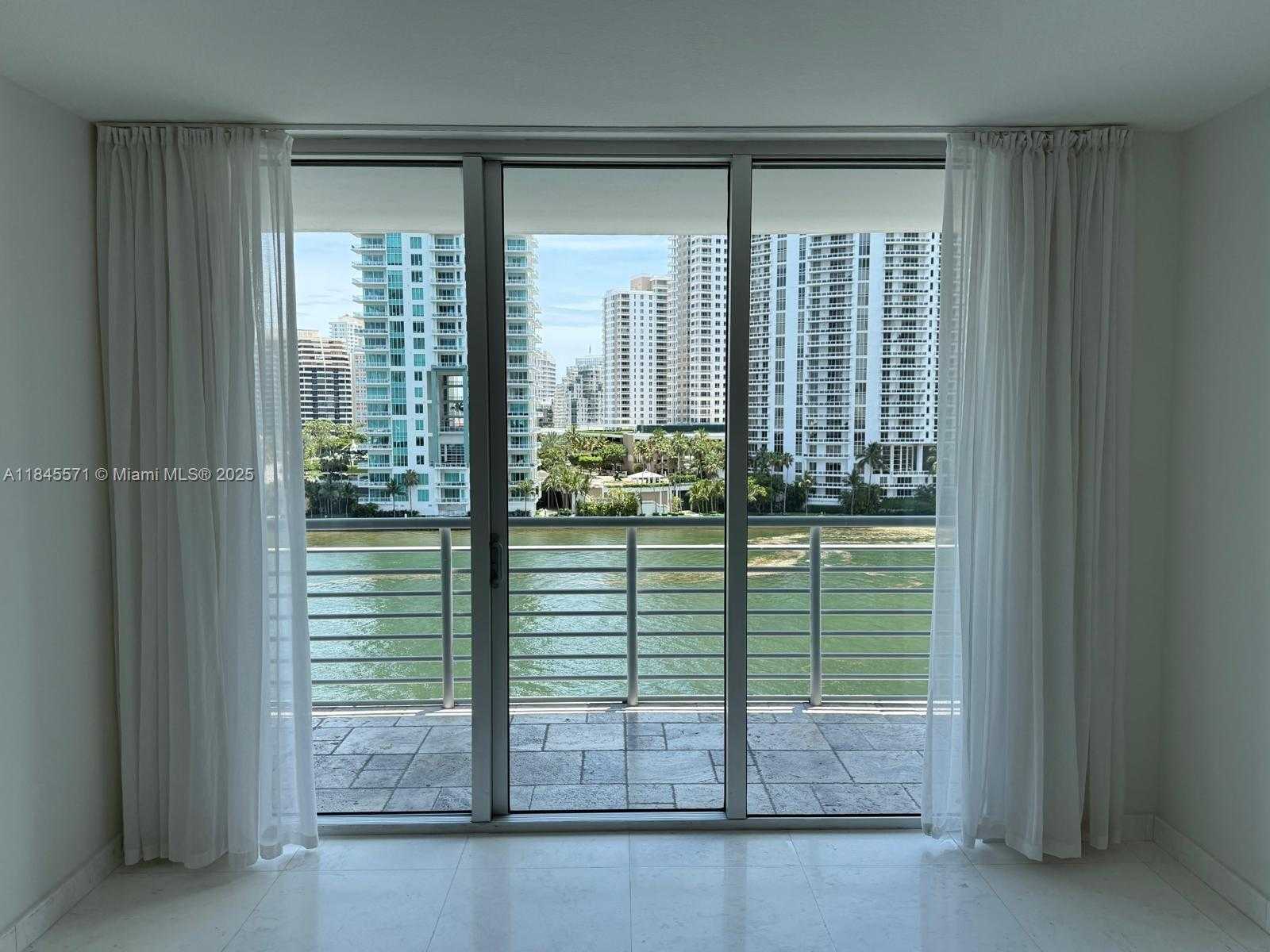 Small Image of 325 SOUTH BISCAYNE BLVD #819, Miami Number 13