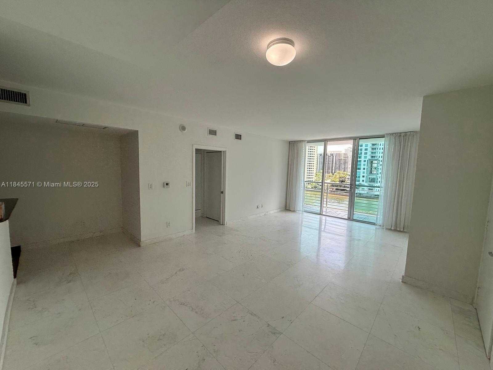 Small Image of 325 SOUTH BISCAYNE BLVD #819, Miami Number 3