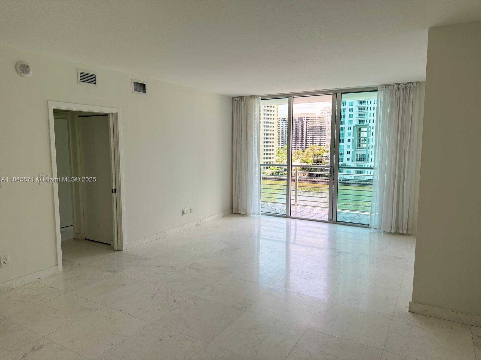 Small Image of 325 SOUTH BISCAYNE BLVD #819, Miami Number 4