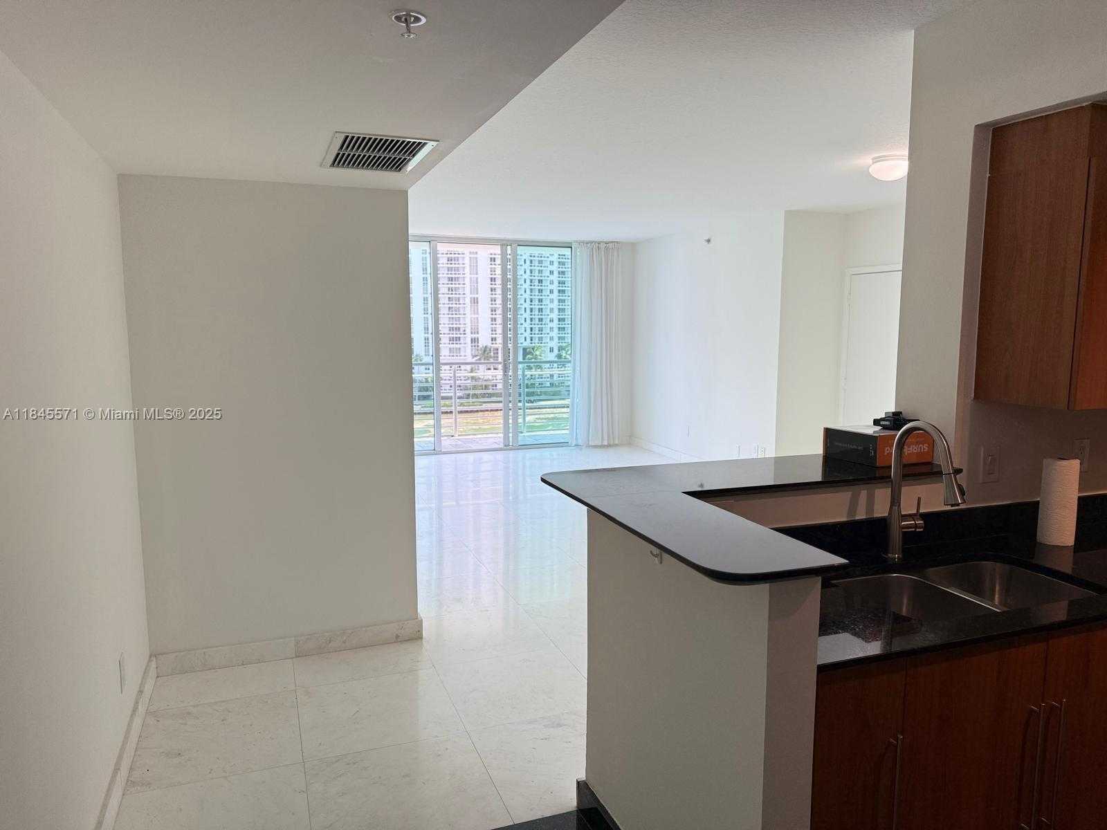 Small Image of 325 SOUTH BISCAYNE BLVD #819, Miami Number 6