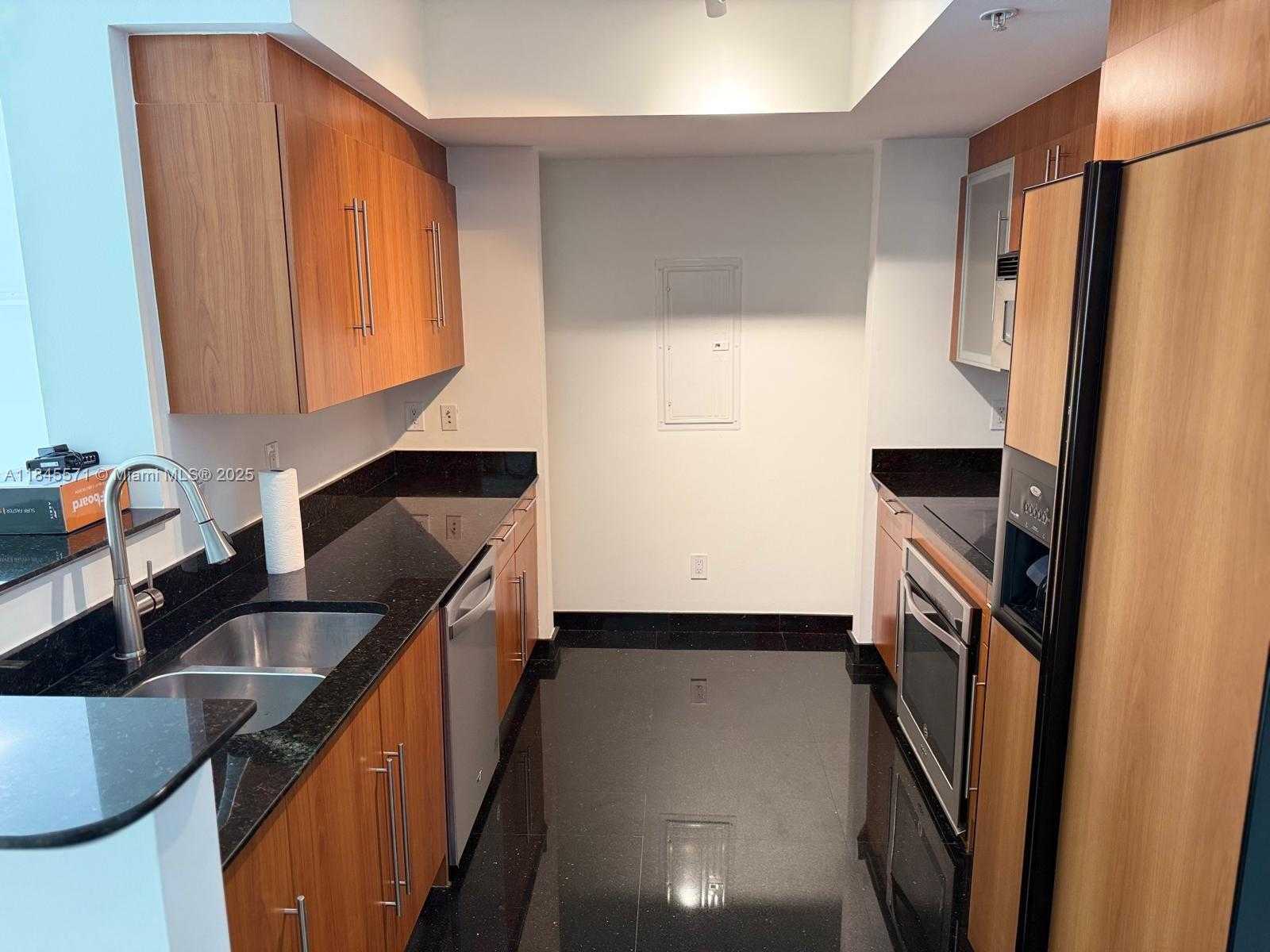 Small Image of 325 SOUTH BISCAYNE BLVD #819, Miami Number 7