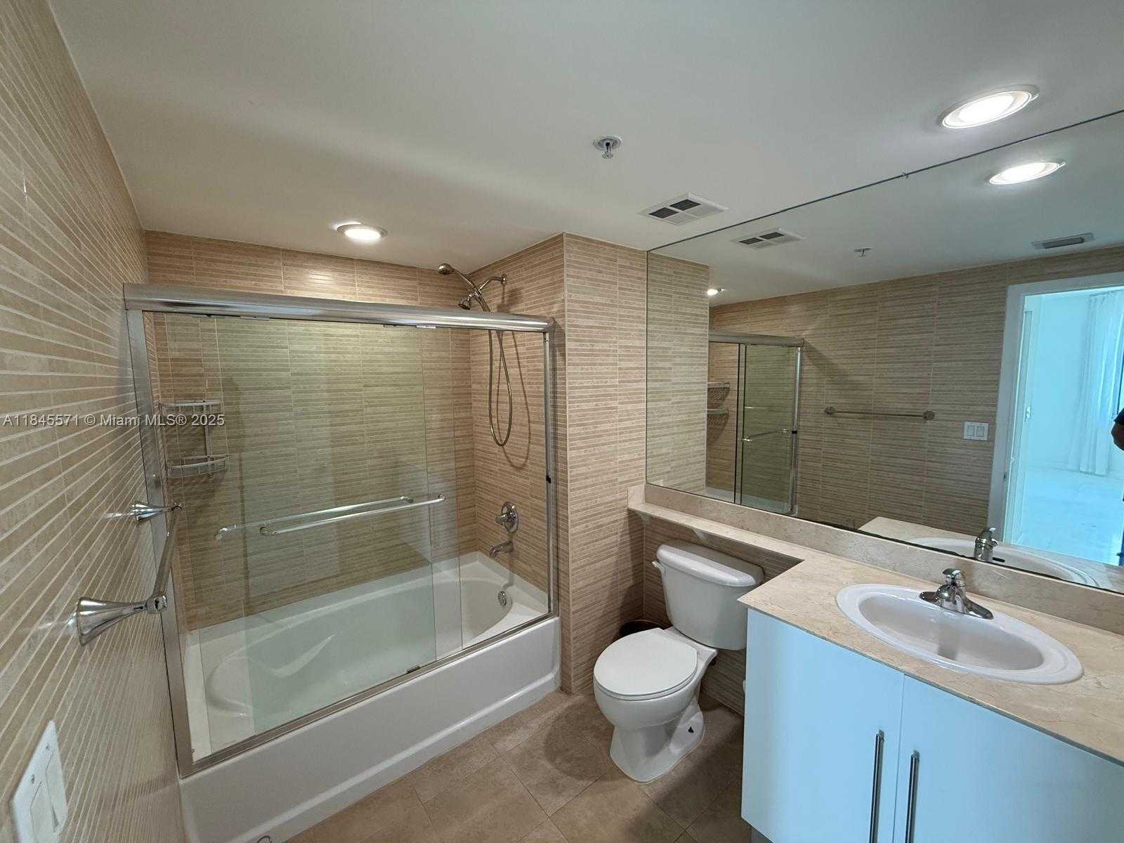 Small Image of 325 SOUTH BISCAYNE BLVD #819, Miami Number 9