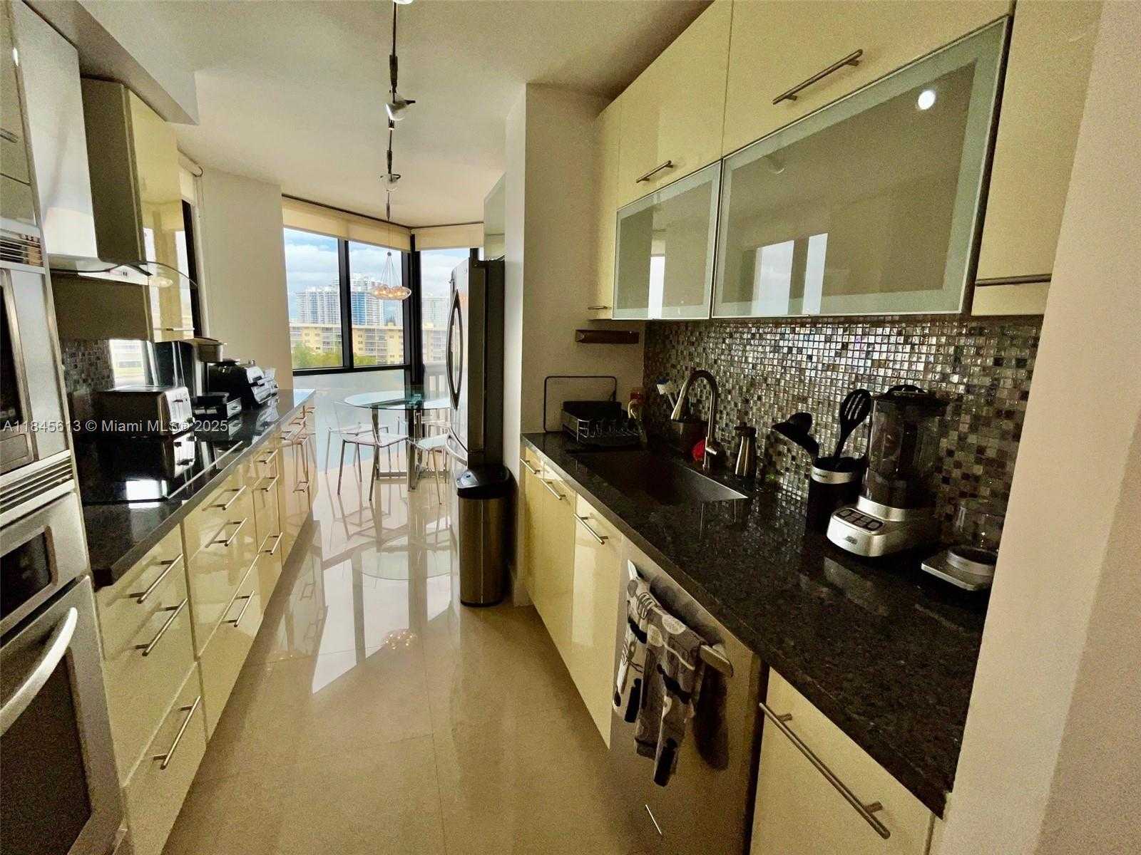 Small Image of 1000 ISLAND BLVD #610, Aventura Number 12