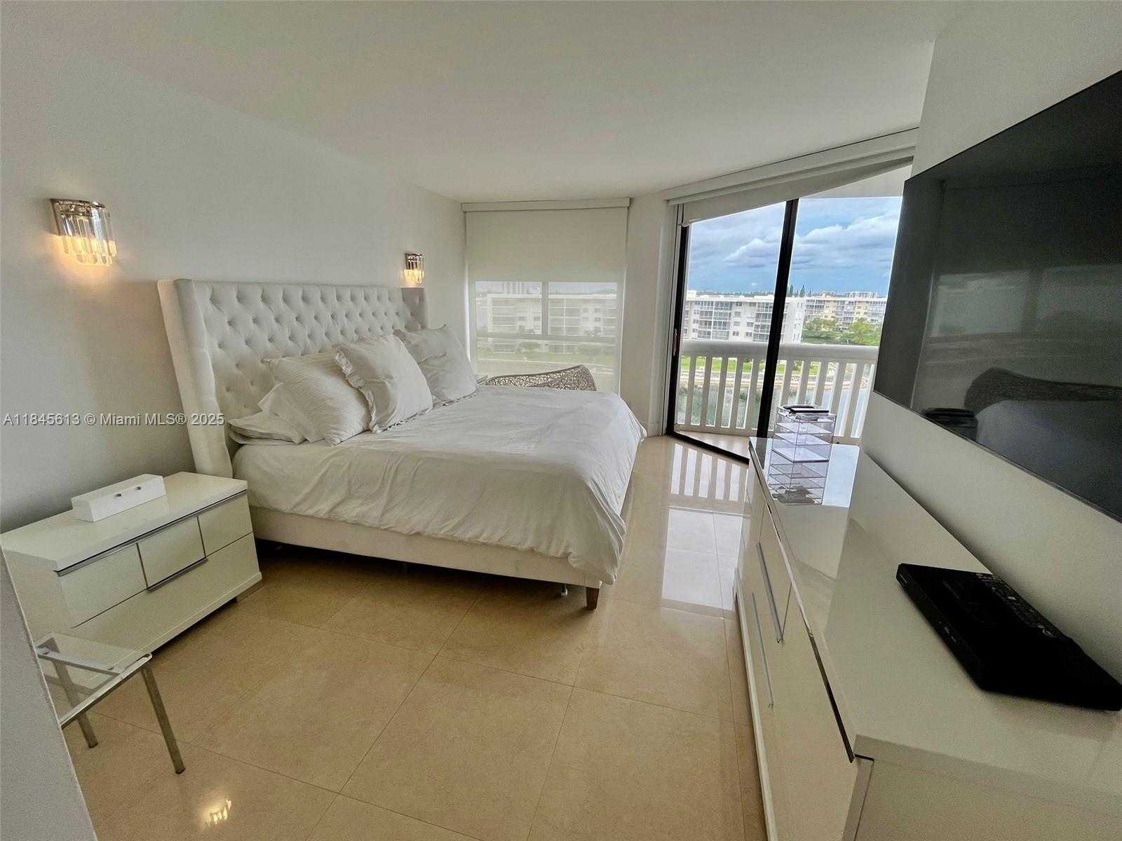 Small Image of 1000 ISLAND BLVD #610, Aventura Number 15