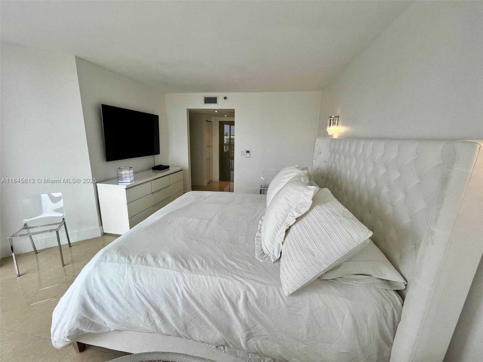 Small Image of 1000 ISLAND BLVD #610, Aventura Number 16